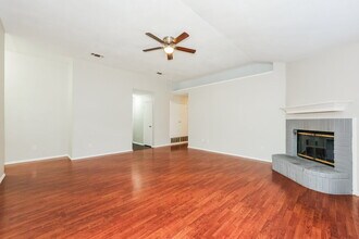 512 Blue Haze Dr in Fort Worth, TX - Foto de edificio - Building Photo