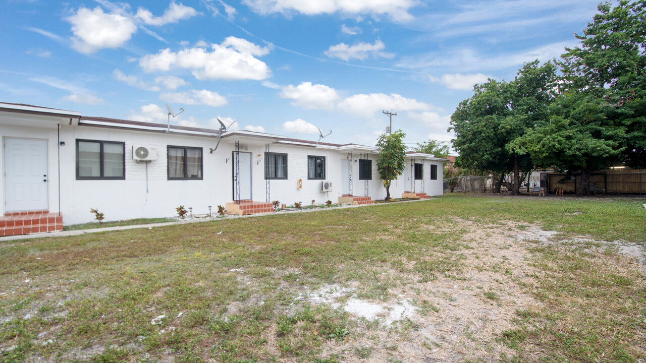 66 W 17th St in Hialeah, FL - Building Photo