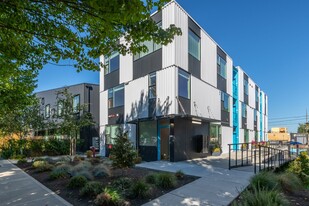 Ainsworth Terrace Apartments in Tacoma, WA - Building Photo