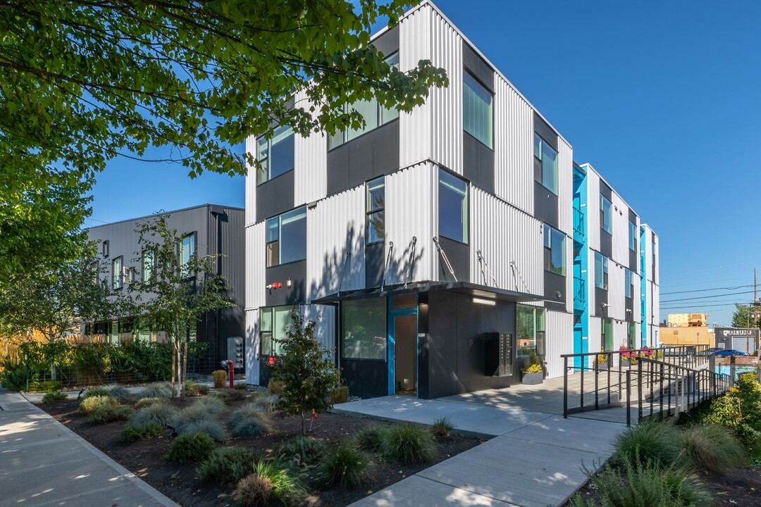 Ainsworth Terrace Apartments in Tacoma, WA - Building Photo