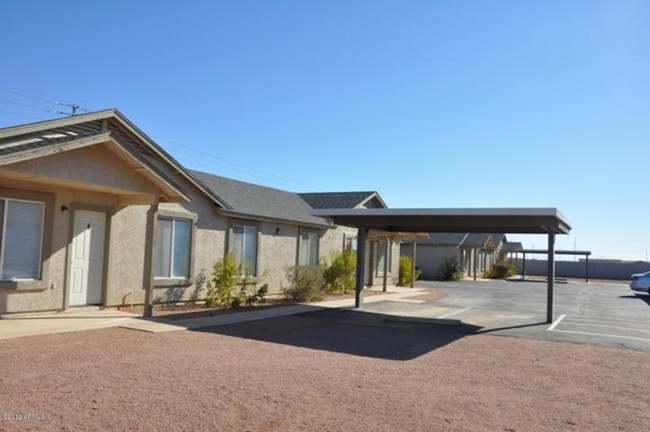 15650 S Sunland Gin Rd in Arizona City, AZ - Foto de edificio - Building Photo