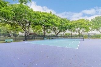 113 Lake Emerald Dr, Unit 201 in Oakland Park, FL - Building Photo - Building Photo
