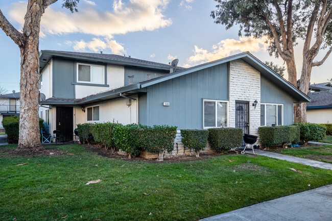 5568 Spinnaker Dr in San Jose, CA - Foto de edificio - Building Photo