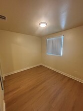 619 W 83rd St in Los Angeles, CA - Foto de edificio - Building Photo