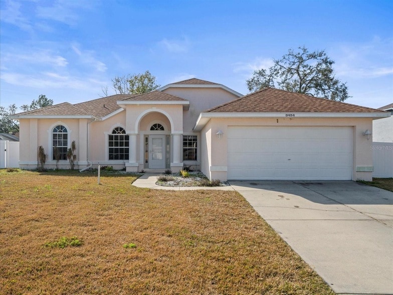 8484 Annapolis Rd in Spring Hill, FL - Building Photo