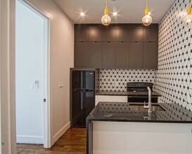 39 Vernon Ave, Unit #-2 in Brooklyn, NY - Foto de edificio - Building Photo