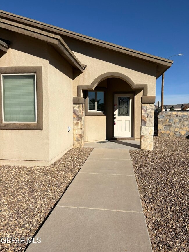 14387 High Rock Dr in El Paso, TX - Building Photo - Building Photo