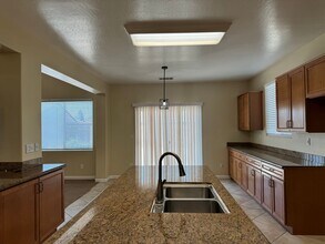 11405 Sangrado Dr in Bakersfield, CA - Building Photo - Building Photo