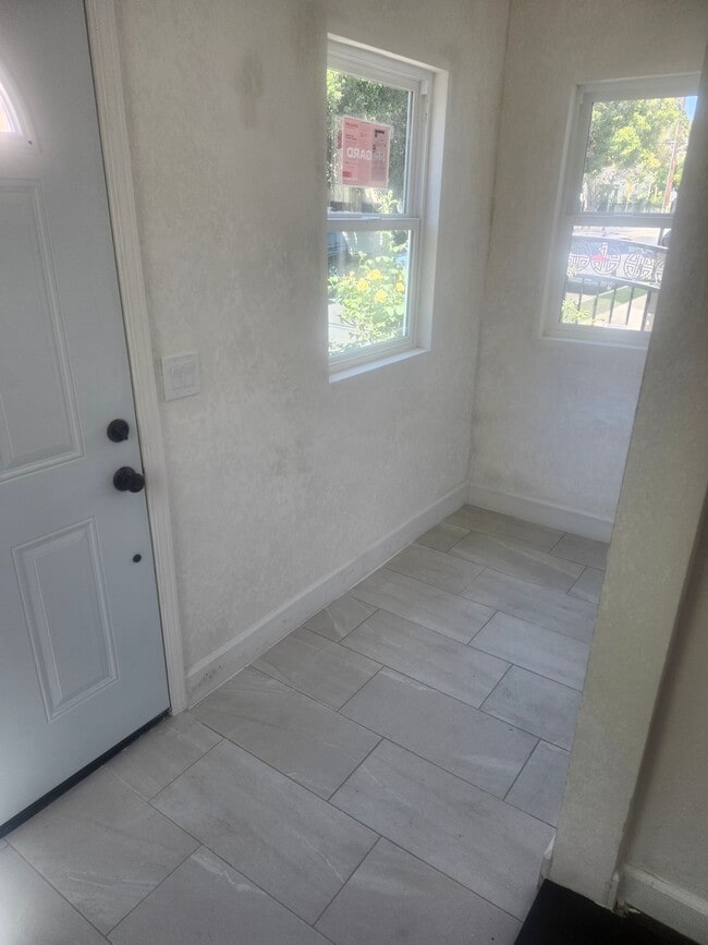 7216 Waring Ave in Los Angeles, CA - Foto de edificio - Building Photo