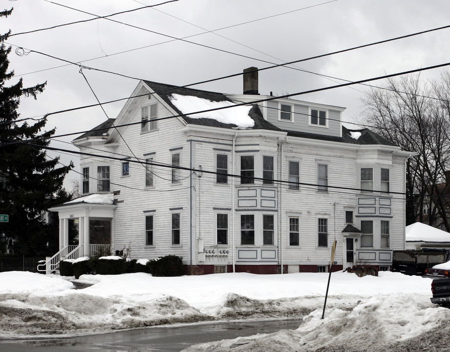 1885 Broad St in Cranston, RI - Building Photo