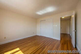 898 Massachusetts Ave in Arlington, MA - Building Photo - Building Photo