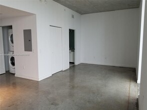 151 SE 1st St, Unit 2604 in Miami, FL - Building Photo - Building Photo