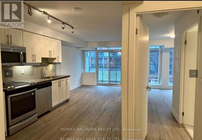 525 Adelaide St W in Toronto, ON - Building Photo - Building Photo