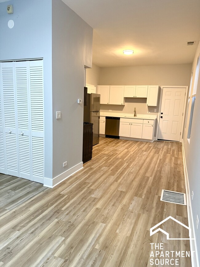 942 N Elston Ave, Unit 2R