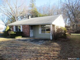 74 Harvester Rd in Fairfield, CT - Building Photo