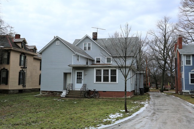 193 E College St in Oberlin, OH - Building Photo - Building Photo