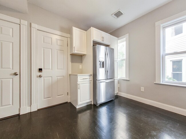 40 Fenton St, Unit 1 in Boston, MA - Foto de edificio - Building Photo