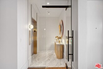 8420 W Sunset Blvd in West Hollywood, CA - Building Photo - Building Photo