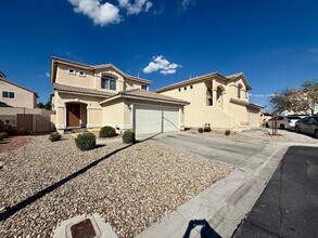 8140 W Festuca Way in Las Vegas, NV - Building Photo - Building Photo