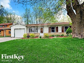 786 N Shore Dr in Crystal Lake, IL - Building Photo