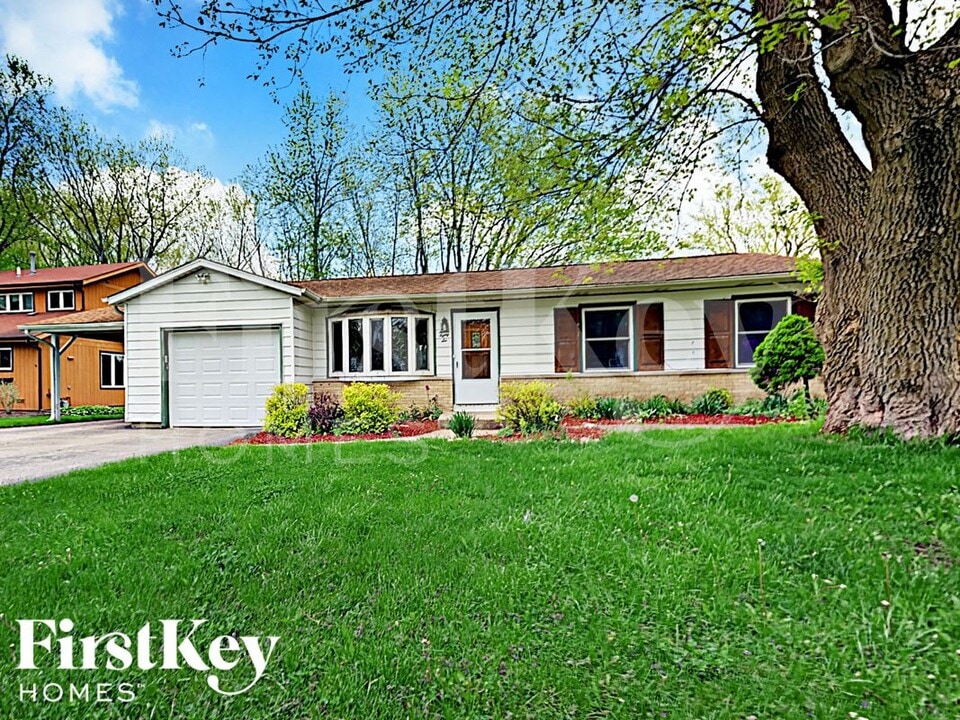 786 N Shore Dr in Crystal Lake, IL - Foto de edificio