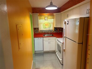 445 32nd Ave N in St. Petersburg, FL - Foto de edificio - Building Photo
