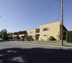 Hacienda Franciscan in Garden Grove, CA - Foto de edificio - Building Photo