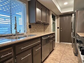 8638 S 51st St, Unit #3 in Phoenix, AZ - Foto de edificio - Building Photo