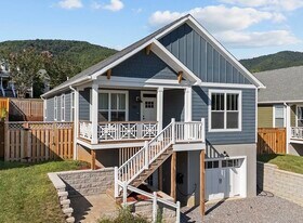 1112 Blueview Dr in Black Mountain, NC - Building Photo