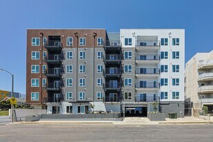 Orion 1037 Dewey in Los Angeles, CA - Building Photo