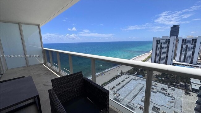 1830 S Ocean Dr, Unit 2204 in Hallandale Beach, FL - Building Photo - Building Photo