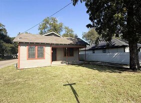 1444 W 6th Ave in Corsicana, TX - Building Photo