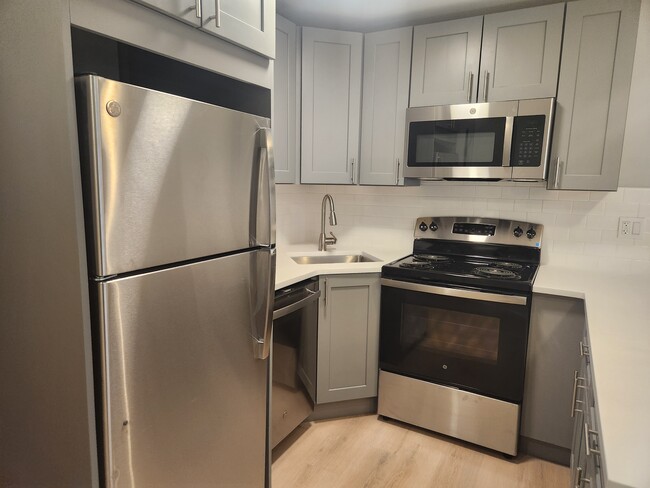 property at 1212 N La Salle Dr