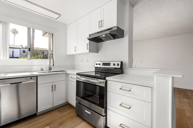 Terre at S Lincoln in El Cajon, CA - Building Photo - Building Photo