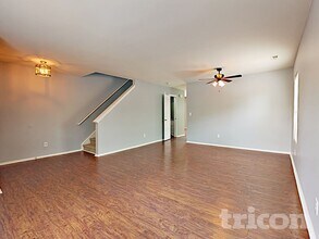 4312 Larkhaven Village Dr in Charlotte, NC - Foto de edificio - Building Photo