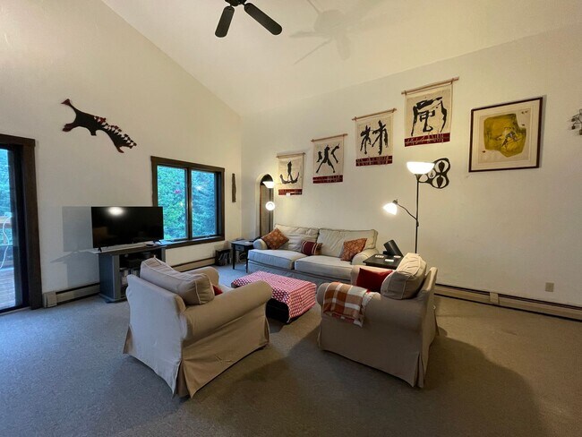 4421 Lake Morey Rd-Unit -1 in Fairlee, VT - Building Photo - Building Photo