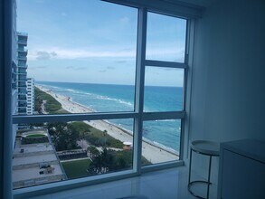 6801 Collins Ave in Miami Beach, FL - Foto de edificio - Building Photo