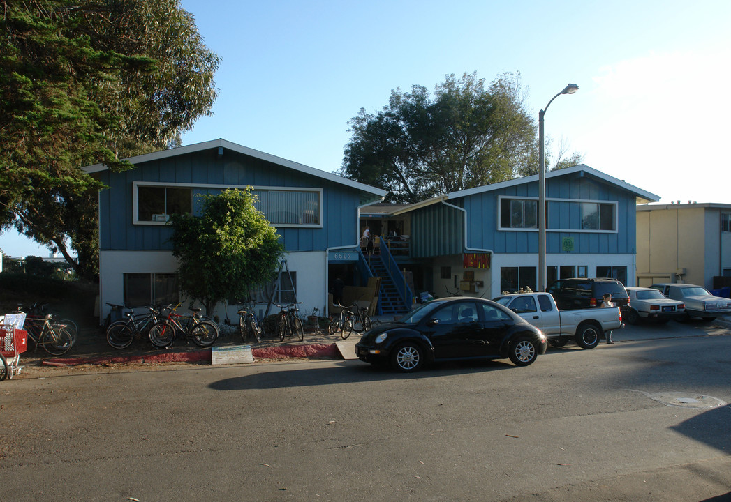 6503 Madrid Rd in Goleta, CA - Building Photo