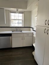 41 Brighton Way, Unit 2N in Clayton, MO - Foto de edificio - Building Photo