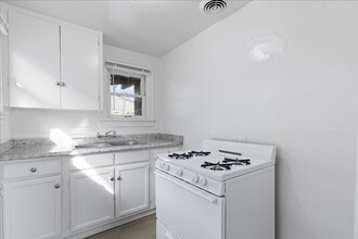 301 W 14th St in Long Beach, CA - Building Photo - Building Photo