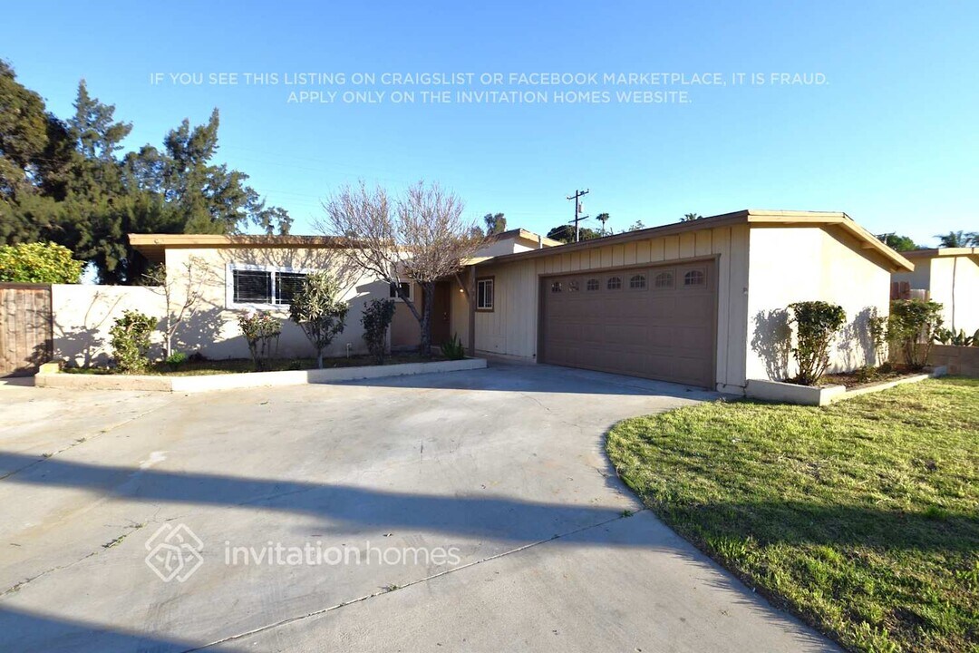 743 Vía Felipe in Corona, CA - Building Photo