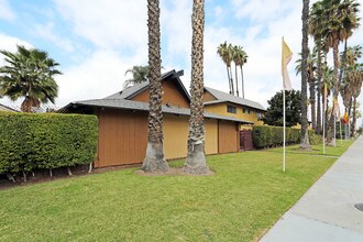 Waterstone Garden in Tustin, CA - Building Photo - Building Photo