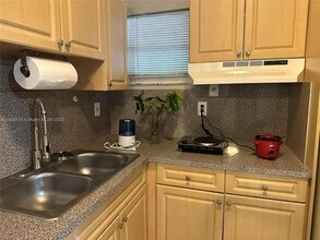 5781 NW 192nd St, Unit A in Hialeah, FL - Building Photo - Building Photo