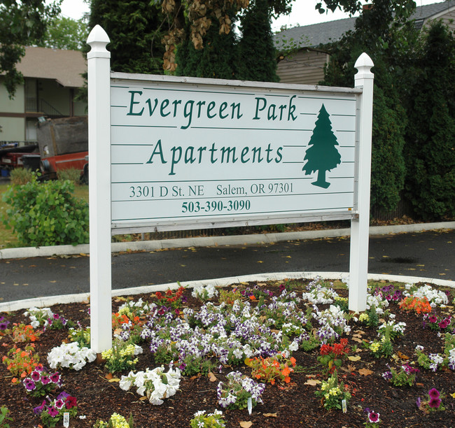 Evergreen Park Apartments in Salem, OR - Building Photo - Building Photo