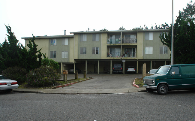 35 Kent Ct in Daly City, CA - Foto de edificio - Building Photo