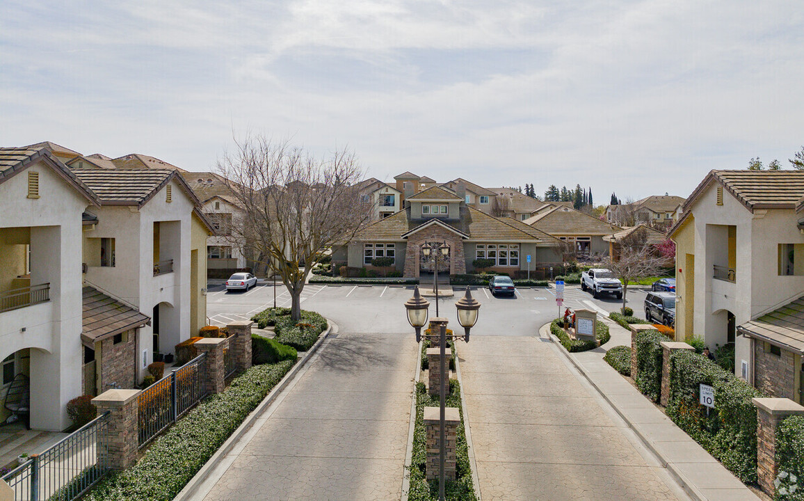 1360 Shady Ln, Unit 1025 in Turlock, CA - Foto de edificio