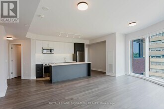 2525 Bathurst St in Toronto, ON - Building Photo - Building Photo