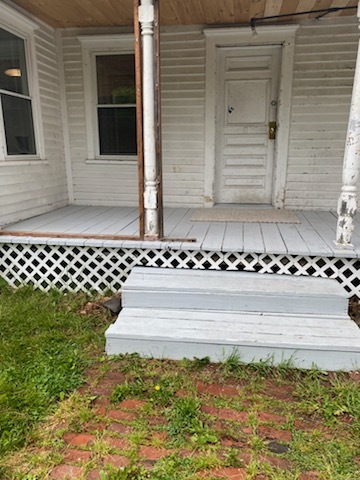 12 Island Ave in Orono, ME - Building Photo