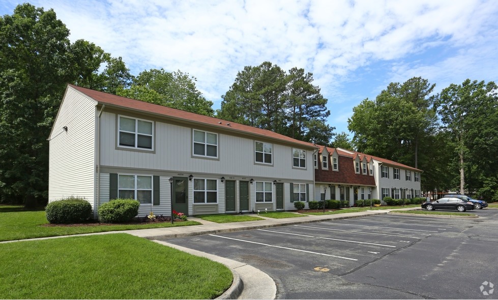 Youngs Mill III in Newport News, VA - Building Photo