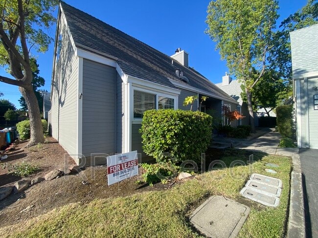 property at 1686 Somerset Pl